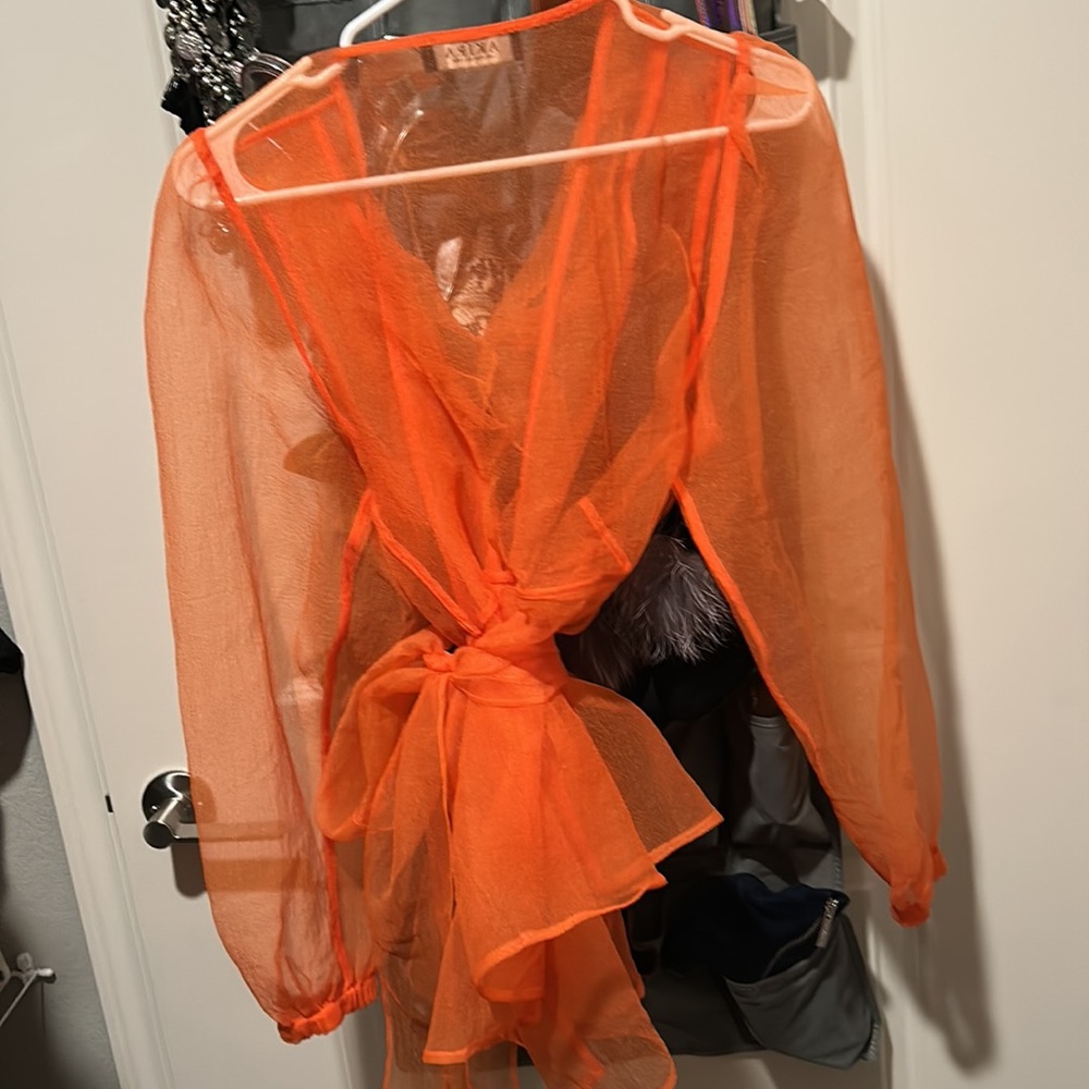 Gorgeous Akira Chiffon top. Ties and looks beautiful over a dress. NEW - Picture 4 of 4